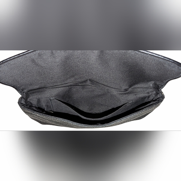 Y2K Banana Republic Small Black Jute Textured Clutch Purse w/ Gold Latch Snap - Picture 8 of 11